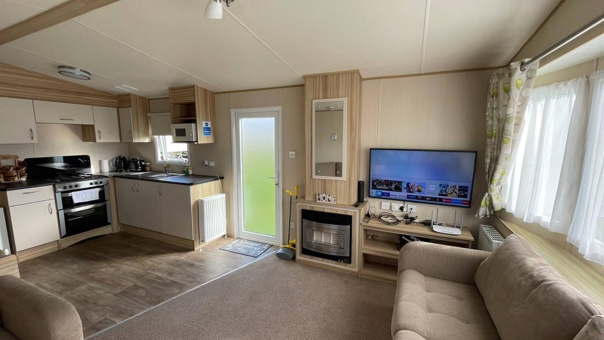 Leysdown-on-Sea Cottage | Holiday park caravan Fluffy in Harts Holiday Park