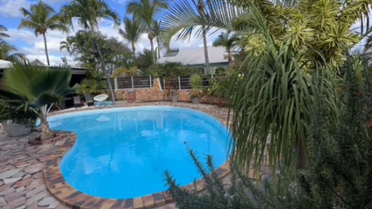 Etang Sale Les Bains Villa | Holiday Rental in quiet location
