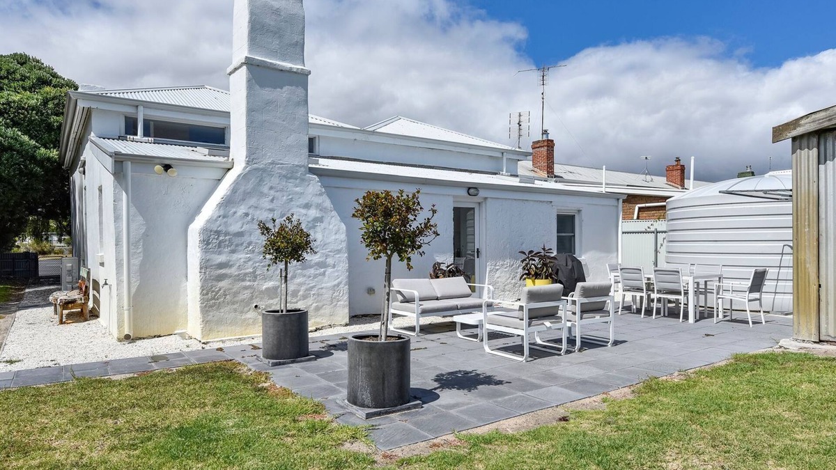 Lacepede Cottage | Holiday Rental - 17 Cooke Street, Kingston SE