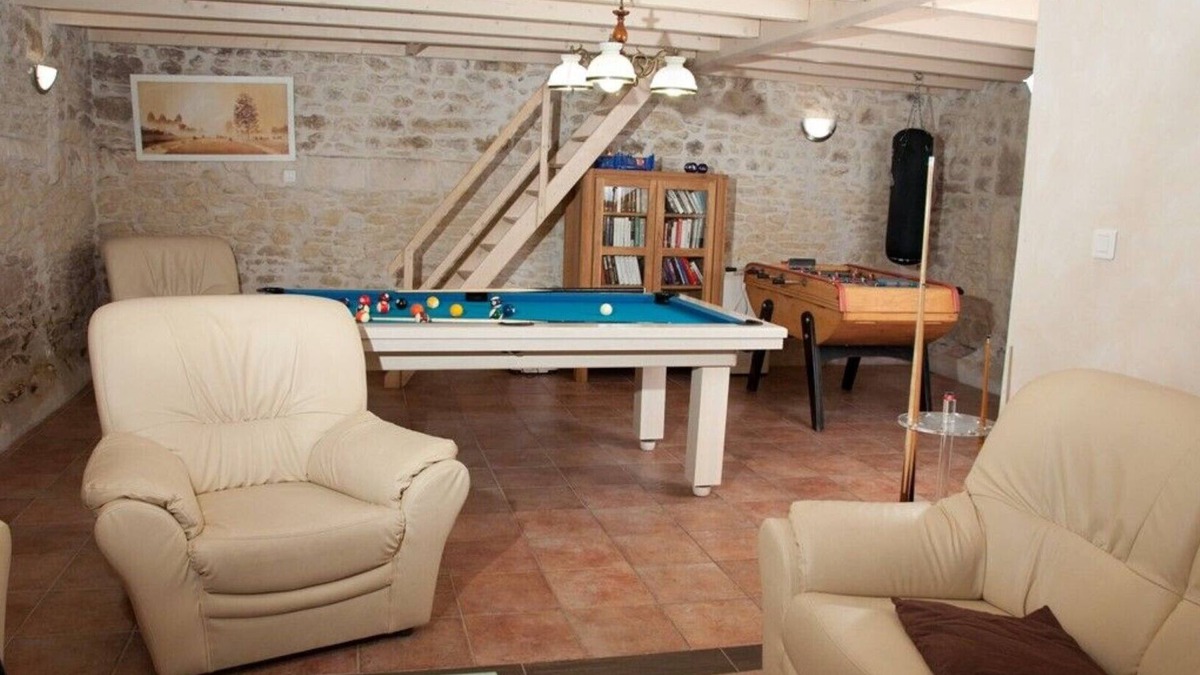Rioux Bed & Breakfast | Holiday rental for 4 people with indoor pool 6