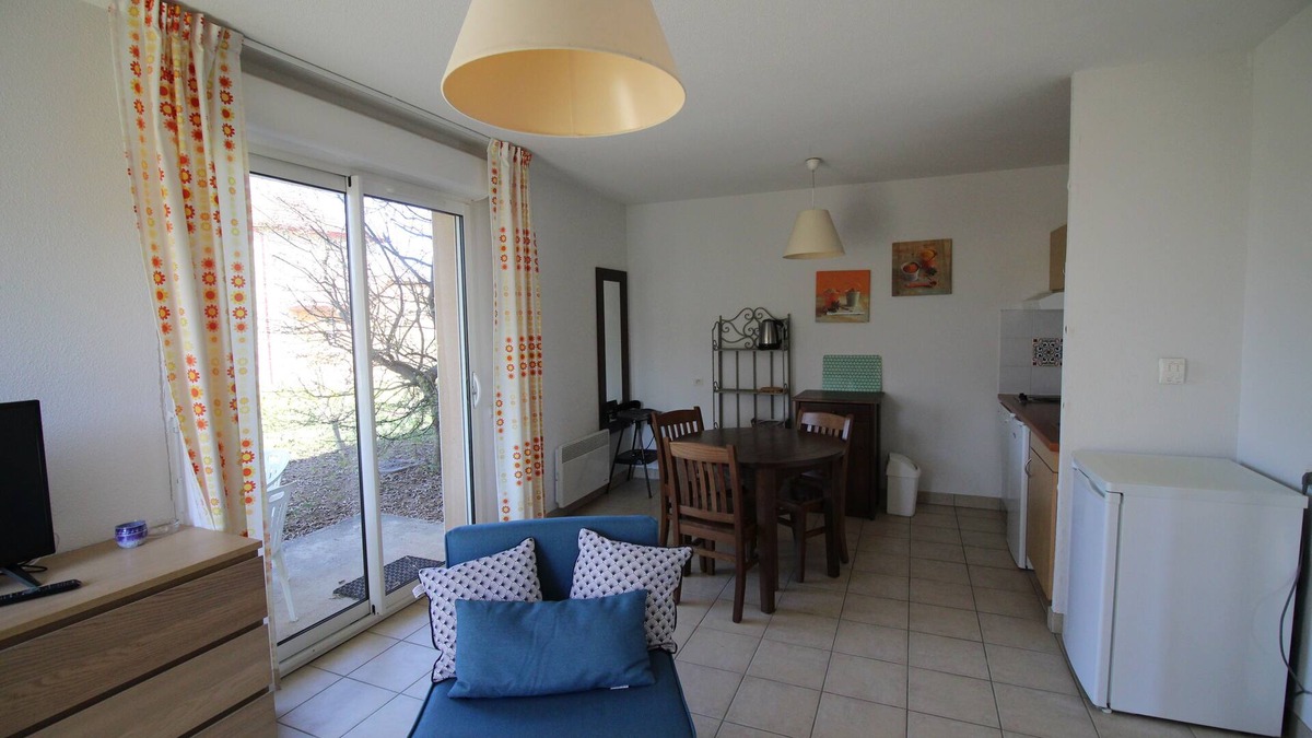 Prayssac Apartment | Holiday rentals with pool and wifi