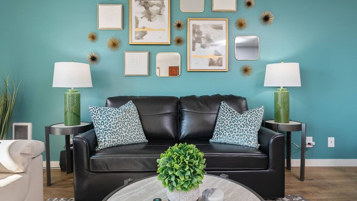 Bouvet Island Apartment | Holiday Special!+KING+W/D+FREE Parking+5min-Downtown Seattle