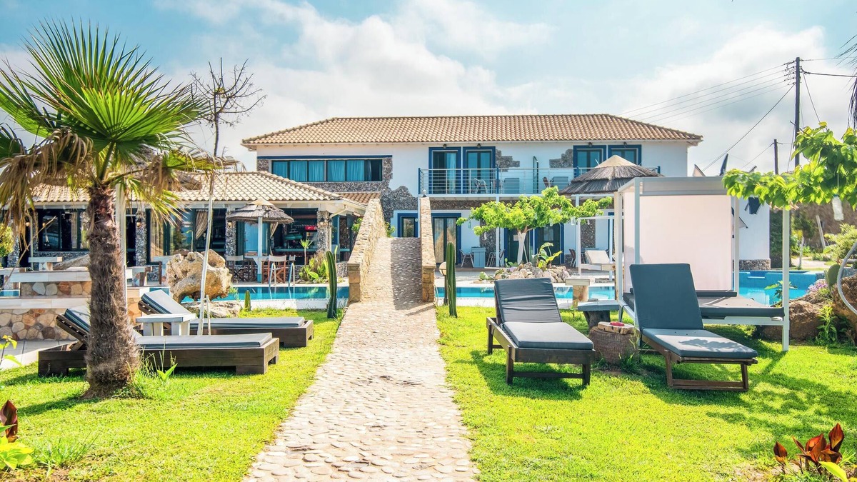 Arillas Apartment | Holiday Studio 'Mirage Arillas Maisonette A' next to Beach with Balcony, Shared Pool & Wi-Fi
