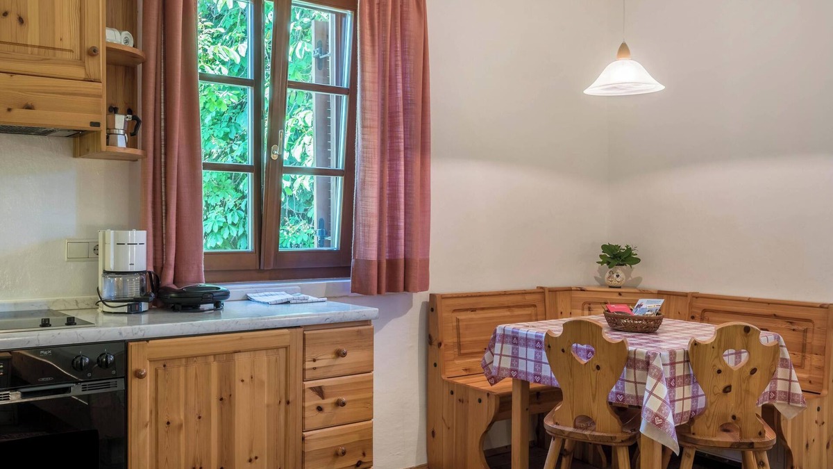 Collalbo Apartment | Holiday Studio 'Sallrain Hof Monolokal 4' with Shared Garden
