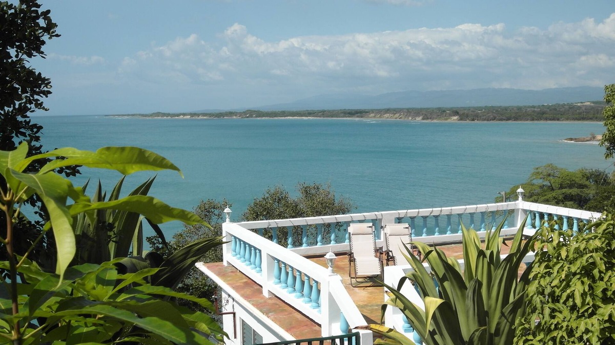 Treasure Beach House | Holiday studio with stunning sea views