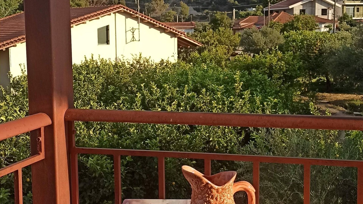 Paralia Porovitsis House | Holiday two-floor 133 square meters house with large garden and lemon trees.