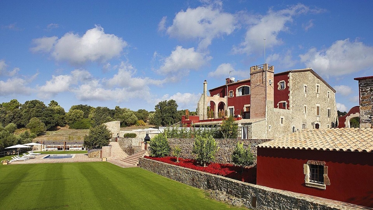 Forallac Villa | holiday vacation large villa rental spain, costa brava, barcelona area, girona, pool, air conditioning, wi-fi internet,