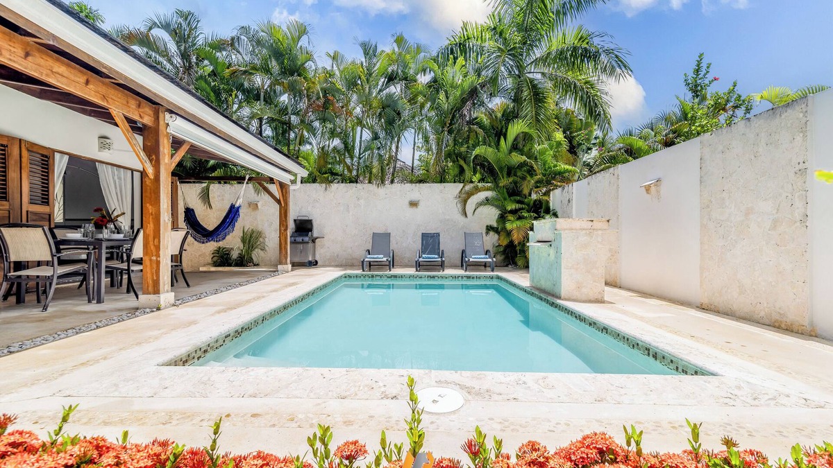 La Iglesia House | Holiday Villa - 3 Bedrooms A/C -2 Bathrooms-Private Pool-Garden-300M POPY Beach