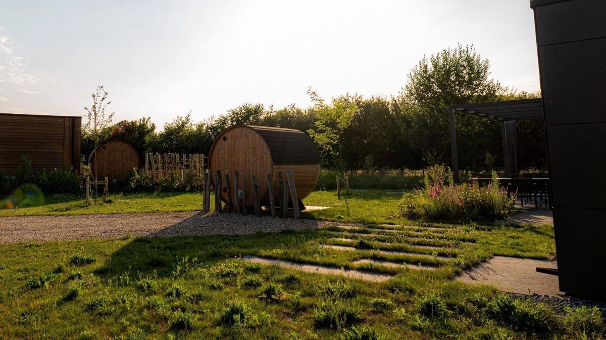 Kotten House | Holiday Villa Amalia 4 Deluxe is a 4-person holiday villa and features a private sauna. The home has two bedrooms and is situated on a generous and beautifully located plot surrounded by nature.
