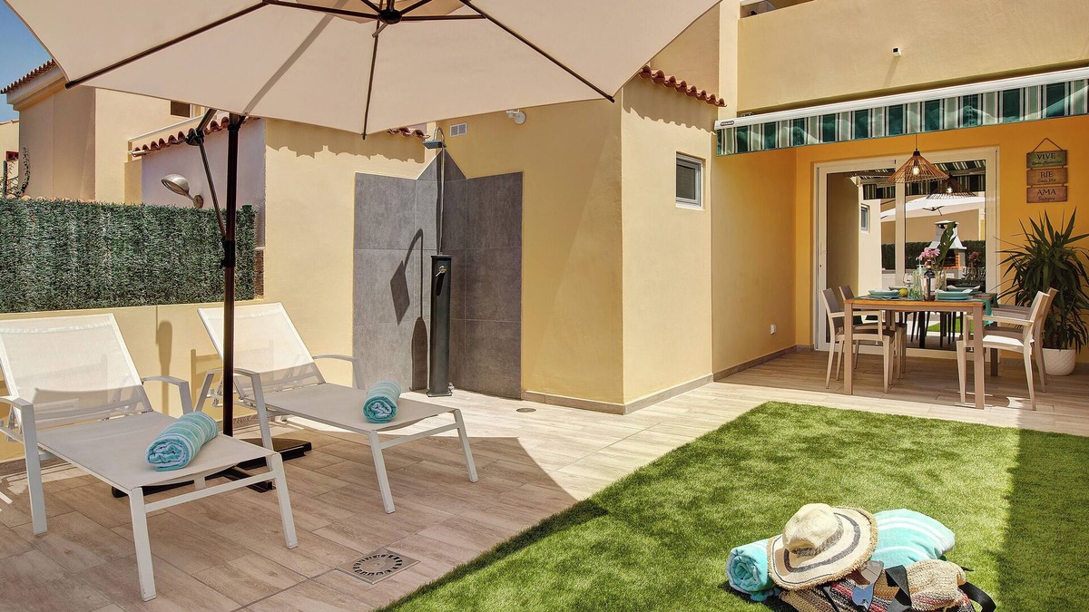 Sonnenland House | Holiday Villa 'Bungalow Sonemar Sunshine' with Sea View & Shared Pool