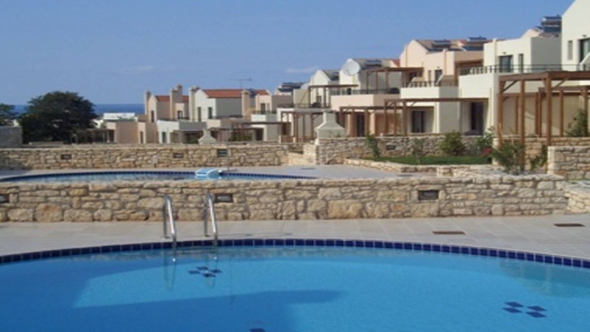 Asprouliani Villa | Holiday villa, close to the beach, with swimming pool and mountain views