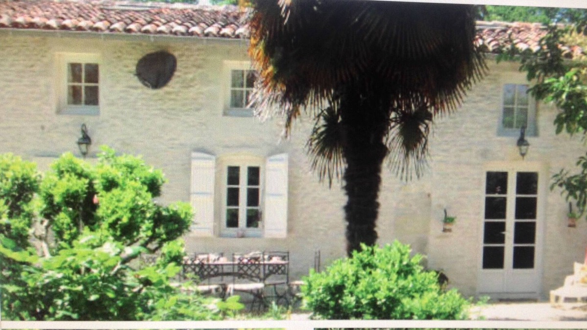 Cherac Villa | Holiday Villa - Cognac vineyards - swimming pool for 6 adults 2 children