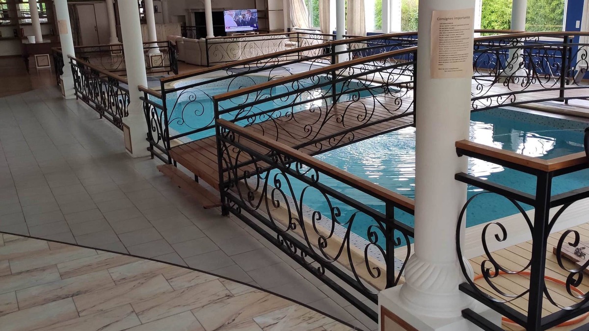 Villers-Outreaux House | Holiday villa 700 m2 heated swimming pool Tennis court