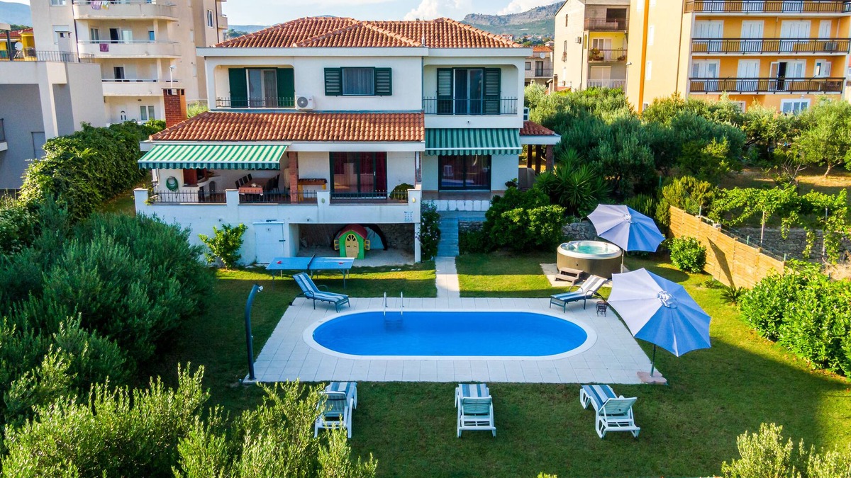Stobrec House | Holiday villa with swimming pool, jacuzzi, 5 minutes from the beach