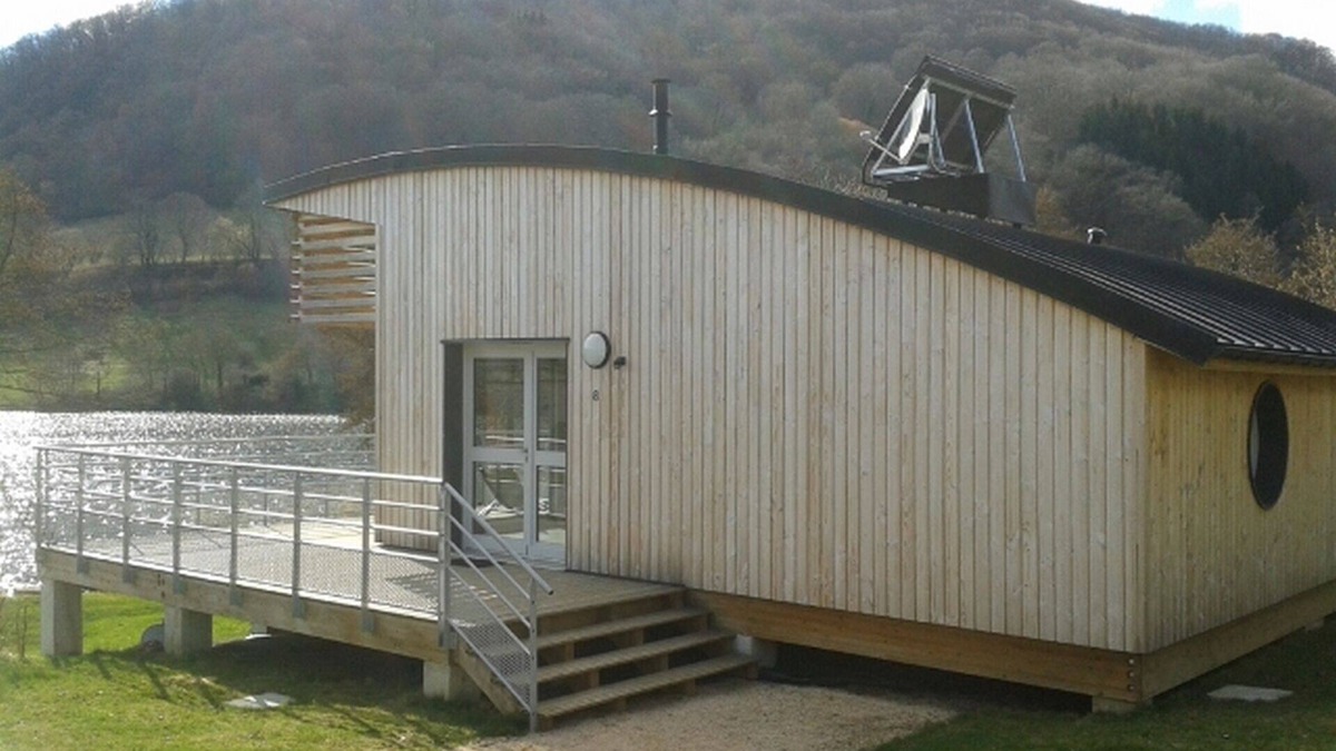 Menet Ski Chalet | HOLIDAY VILLAGE OF LAKE MENET/FACING THE LAKE OF 14 HECTARES