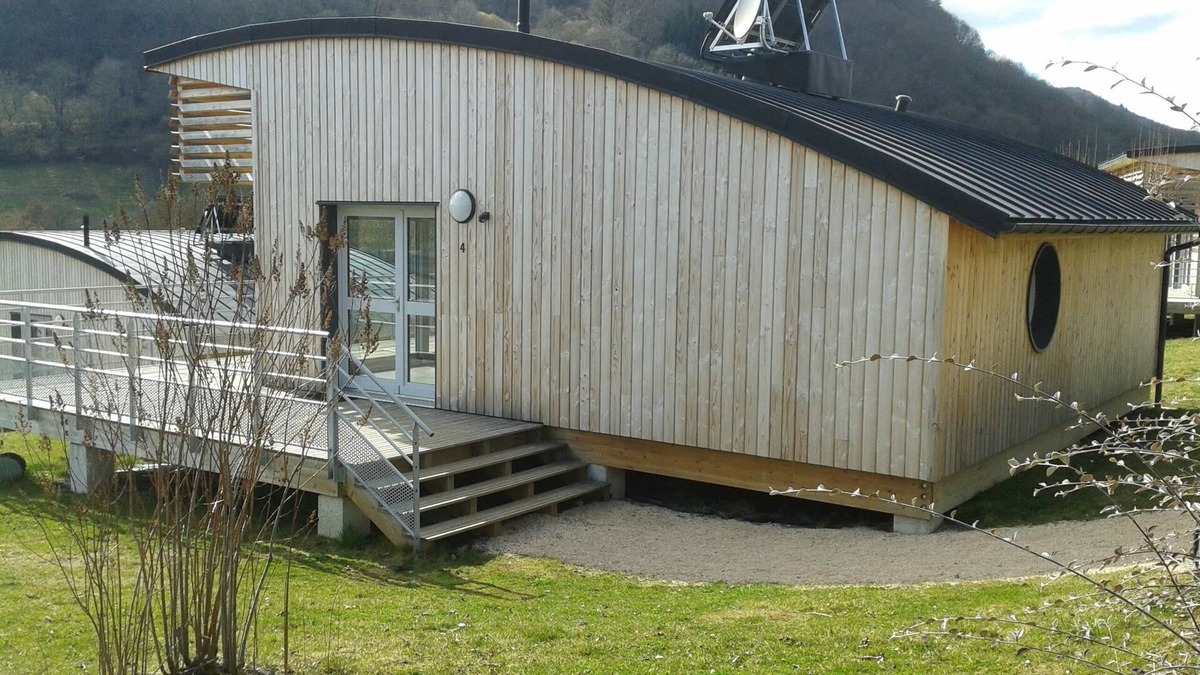 Menet Ski Chalet | HOLIDAY VILLAGE OF LAKE MENET/FACING LAKE 14 HECTARES
