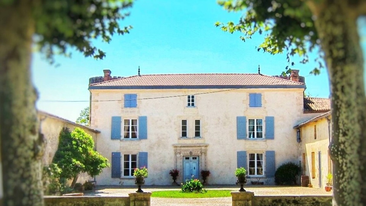 Preignac Apartment | Holiday with castle feeling