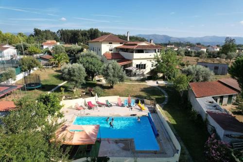 Pinheiro de Coja House | Holidayhome with bar and swimming pool