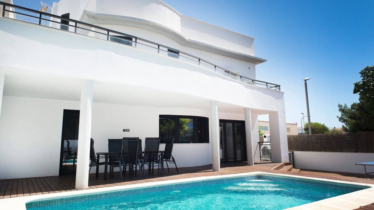 Can Pastilla House | Holidays beach house with pool