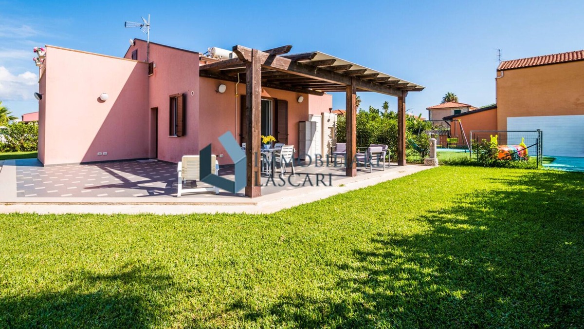 Gorgo Lungo Villa | Holidays in Villa with direct access to the beach, sleeps 6 in bright colors