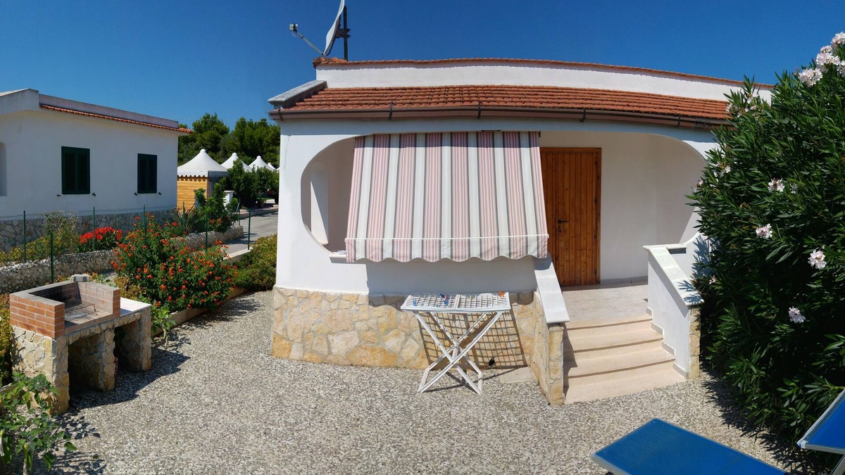 Chiesiola Villa | Holidays in Villino n ° 5 Giovanna DISANTI, immersed in the green of the Villa in GARGANO