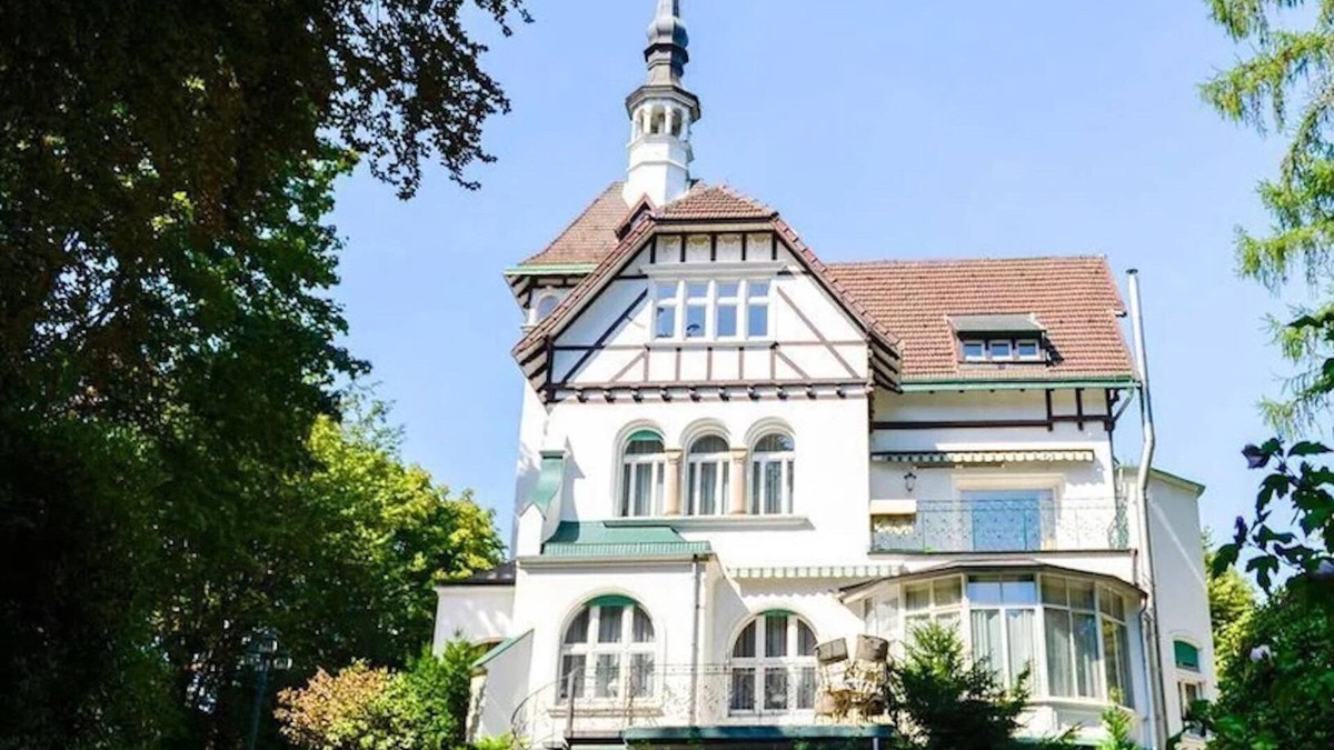 Ennepetal Villa | Holidays Villa EMG Dortmund Dusseldorf Cologne 20P