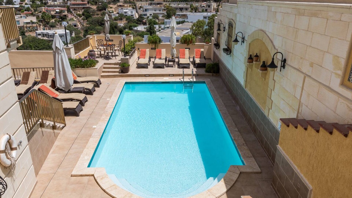 Santa Maria Estate Villa | Holidaysinmalta Private Pool Villa Margherita sleeps 16