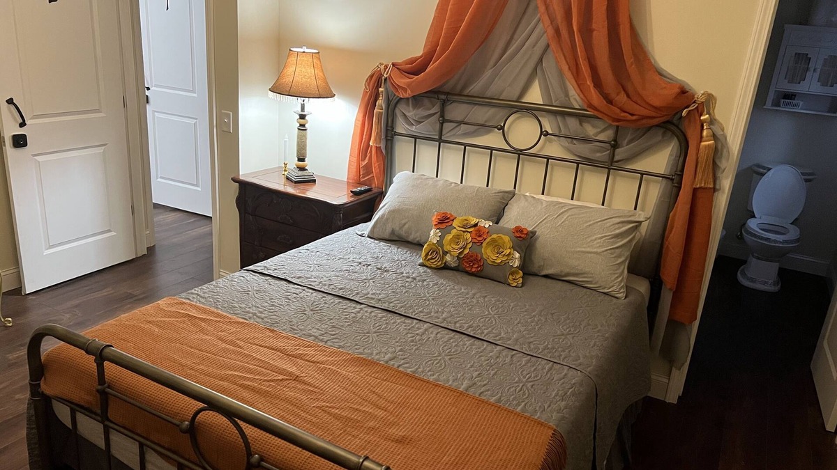Holland Bed & Breakfast | Holland Farmhouse Inn B & B