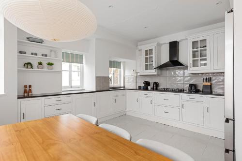 Holland Park Apartment | Holland Park 2 Bedroom Apartment