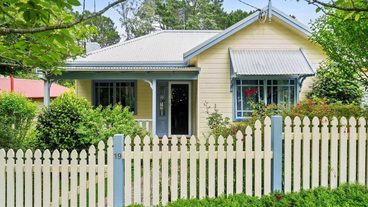 Leura Apartment | Holley House in Leura Blue Mountains Australia