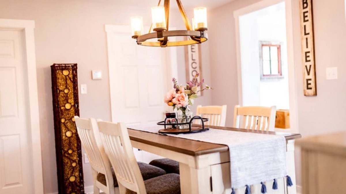 Smithsburg House | Hollow Hideaway is perfect for your holiday stay!