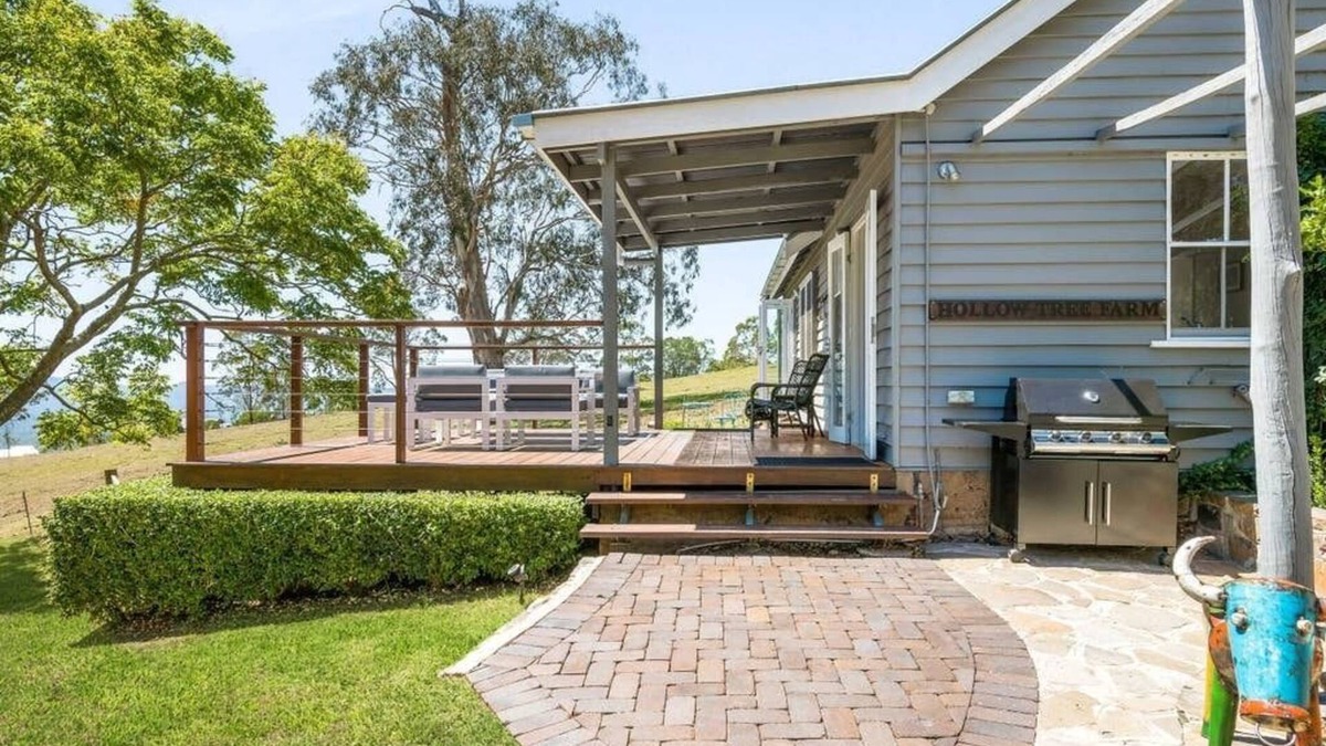 Mount Lofty Cabin | Hollow Tree Farm - Peace and Quiet on 30 Acres right in Toowoomba