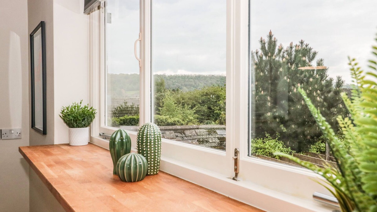 Ozleworth Cottage | HOLLOWAY HOUSE, pet friendly, with hot tub in Wotton-Under-Edge