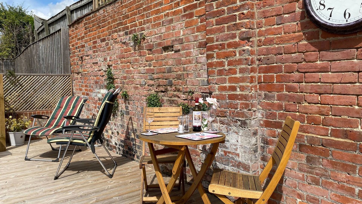Framlingham Cottage | HOLLY COTTAGE, pet friendly, country holiday cottage in Framlingham