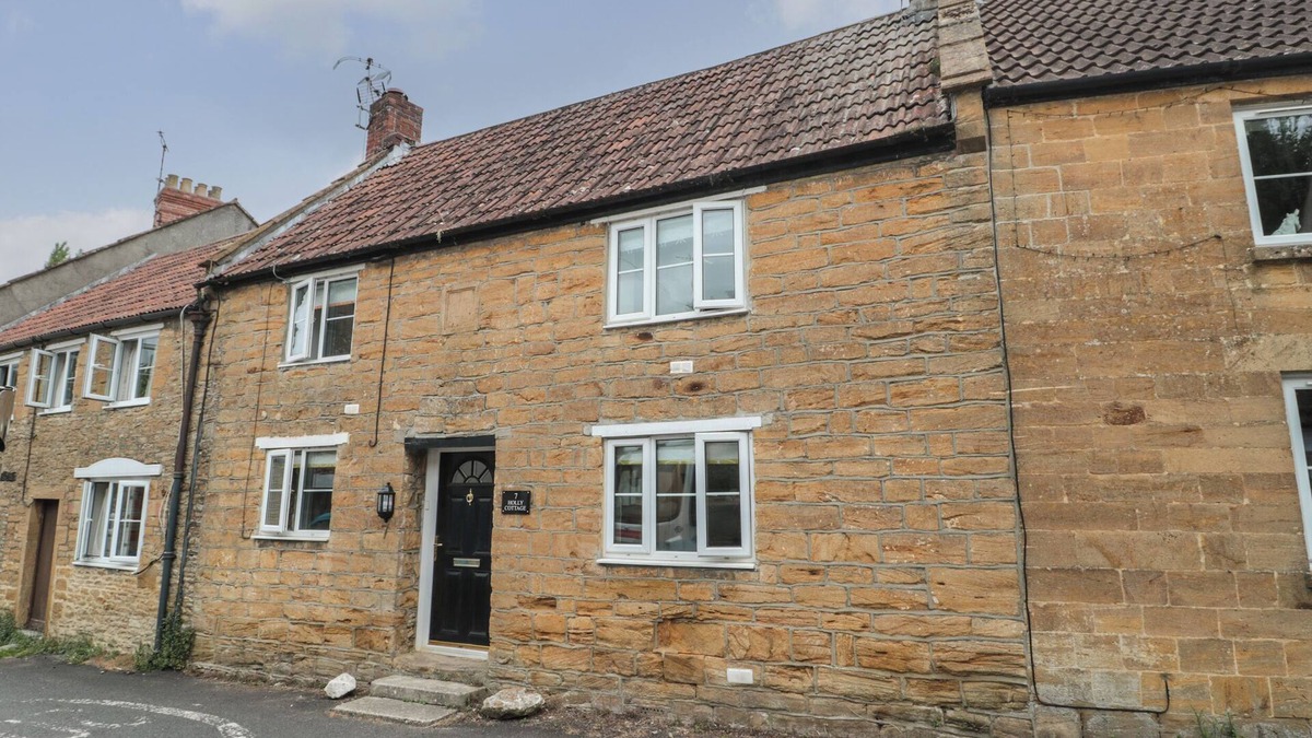 Brympton House | HOLLY COTTAGE, pet friendly, character holiday cottage in West Coker
