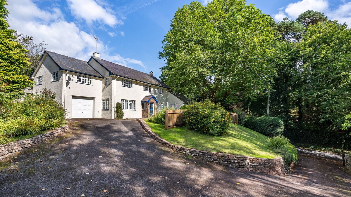 Llanfihangel Tal-y-llyn House | Holly Cottage - Scethrog
