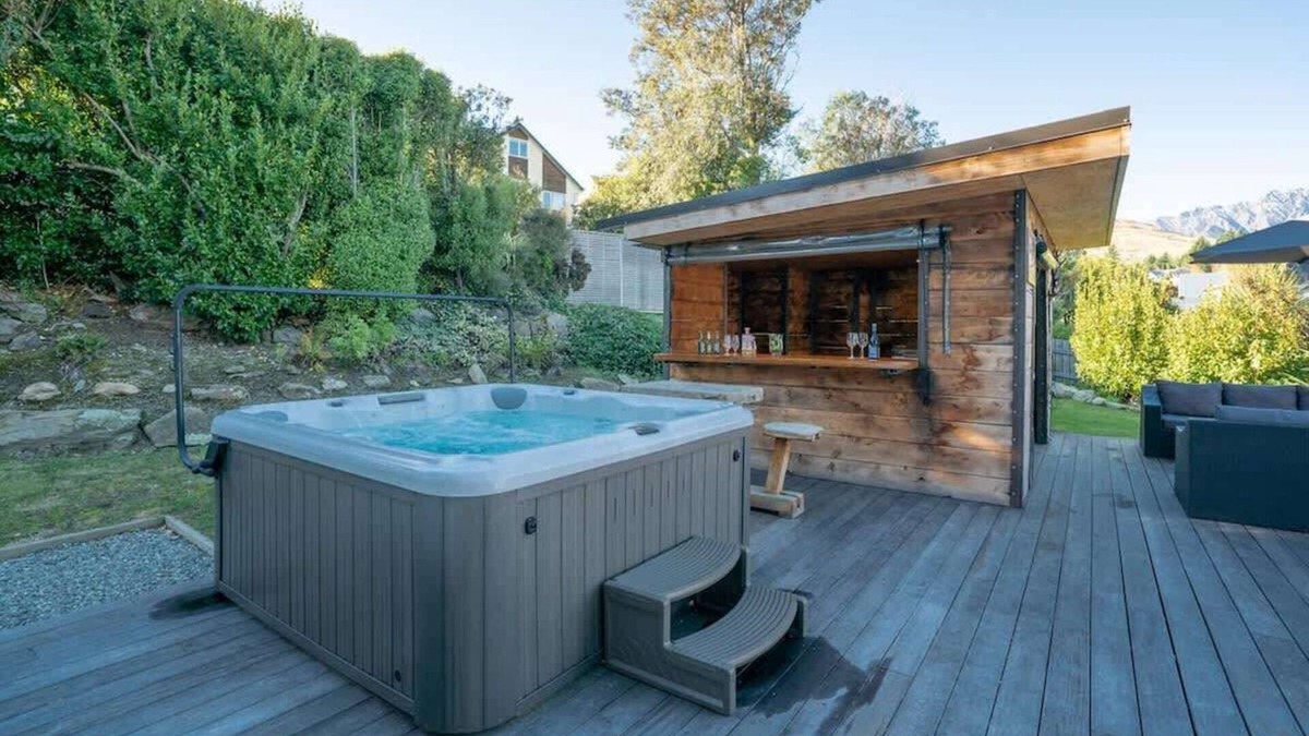 Kelvin Heights House | Holly Court Haven Sum