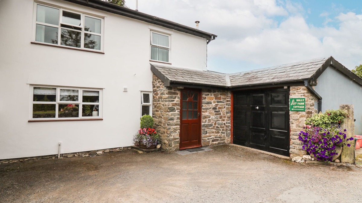 Howey Cottage | HOLLY FARM COTTAGE, family friendly, country holiday cottage in Howey