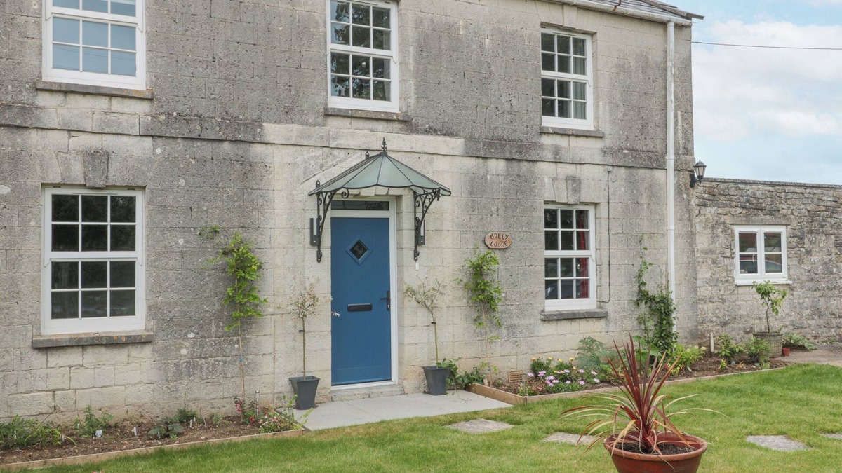 Langport House | HOLLY LODGE, pet friendly, character holiday cottage in Langport