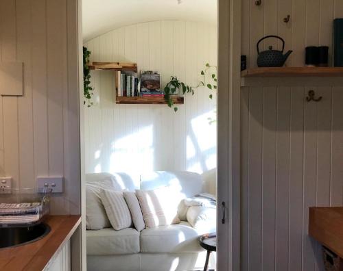 South Bruny House | Holly Tree Hut Eco Farmstay