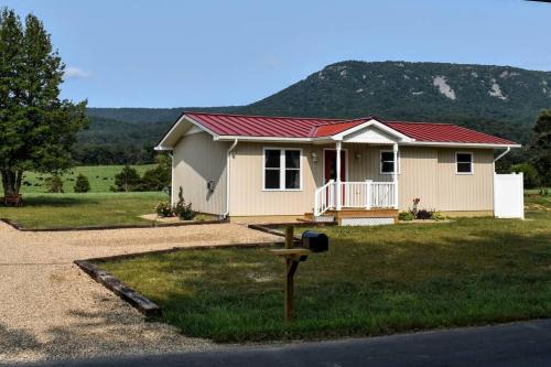 Luray House | Holly Tree Retreat Located In Beautiful Luray, VA.