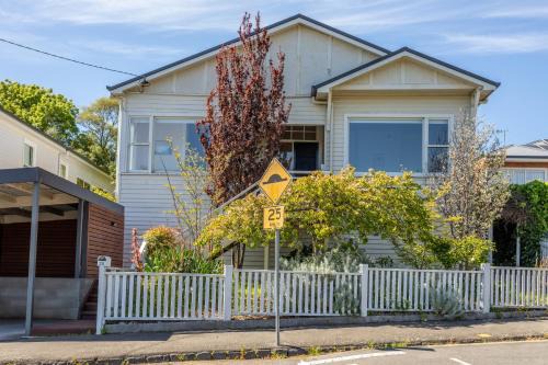 East Launceston House | Hollybrooke Cottage, East Launceston