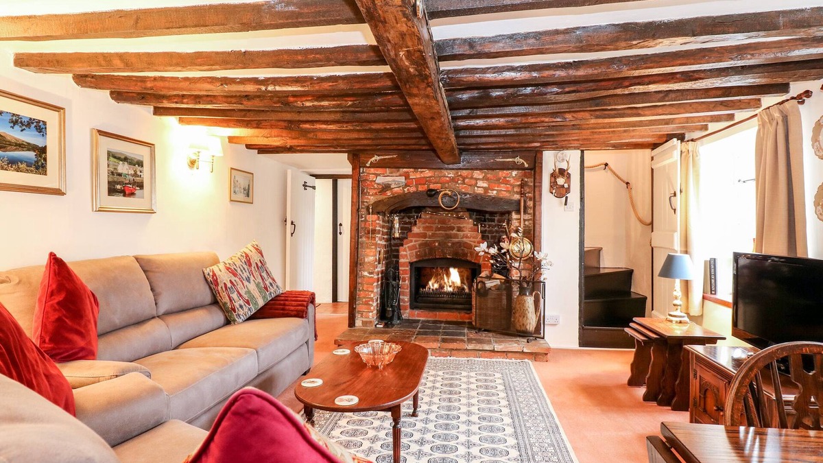 Briston Cottage | Hollyhedge Cottage