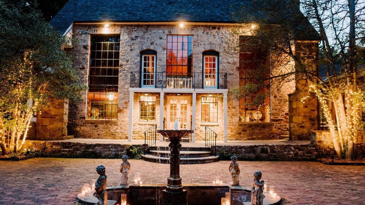 New Hope Bed & Breakfast | HollyHedge Estate