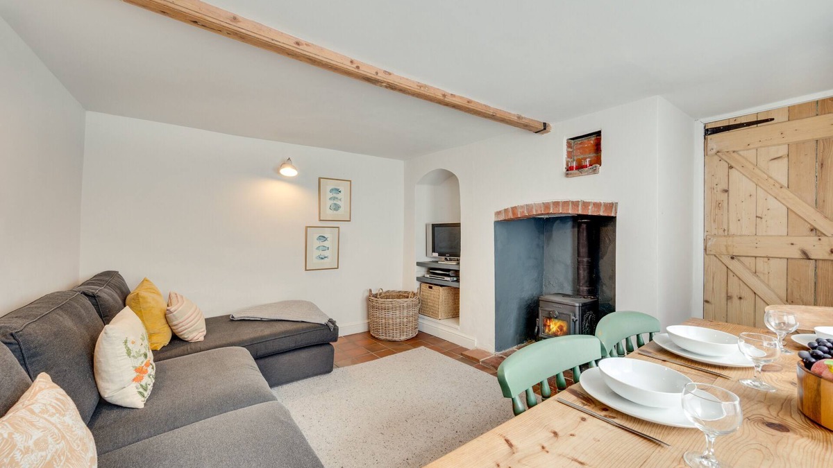 Cley next the Sea House | Hollyhock Cottage - Two Bedroom House, Sleeps 4