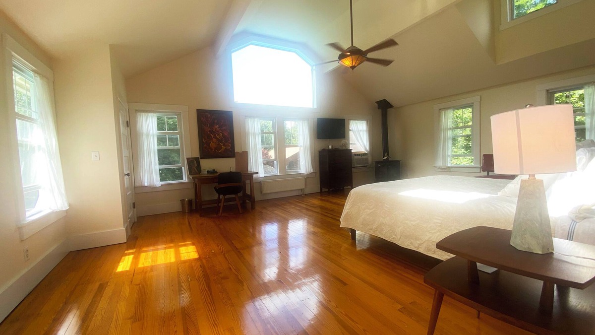 Catskill Cabin | HollyKissHudsonValley Grand Suite in 1900 Renovated Lodge