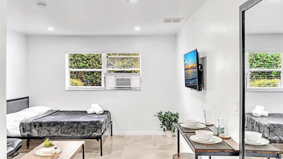 Little Ranches House | Hollywood Beach Boutique Vacation Studio LB4