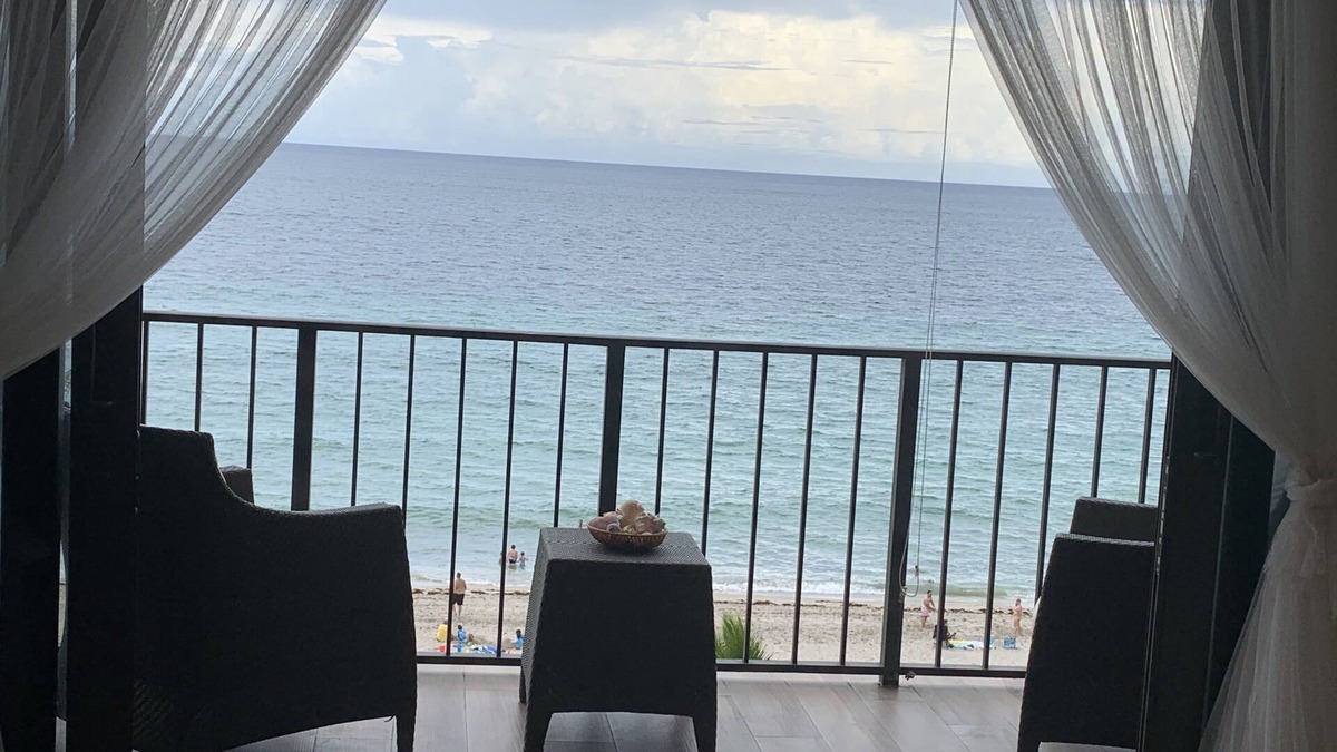 Hollywood Lakes Condo | HOLLYWOOD BEACH FLORIDA Snow birds paradise ,STEPS TO THE BEACH, FREE PARKING