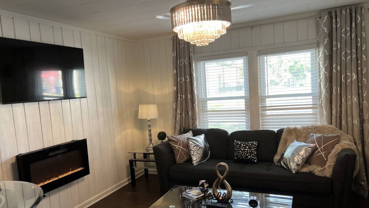 Abbeville Condo | Hollywood Glam at the Quadruplex, Glamorous