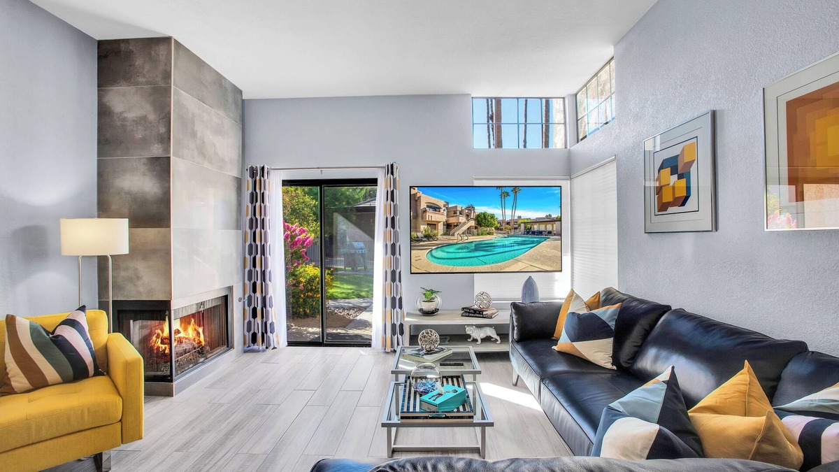Canyon Sands Condo | Hollywood Glam Hideaway